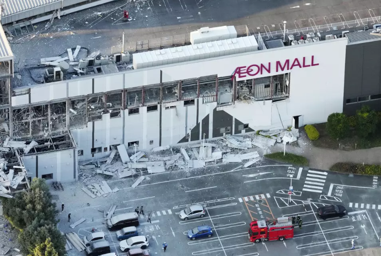 ShowballC's tweet photo. But Just as I was admiring it again, I saw yesterday's news about the major earthquake in Northeast Kumamoto, Japan, with severe damage and incidents reported at AEON Mall. 
Hoping everyone stays safe and that they pull through this tough time smoothly. 🥲 https://t.co/tvkqnkimUn