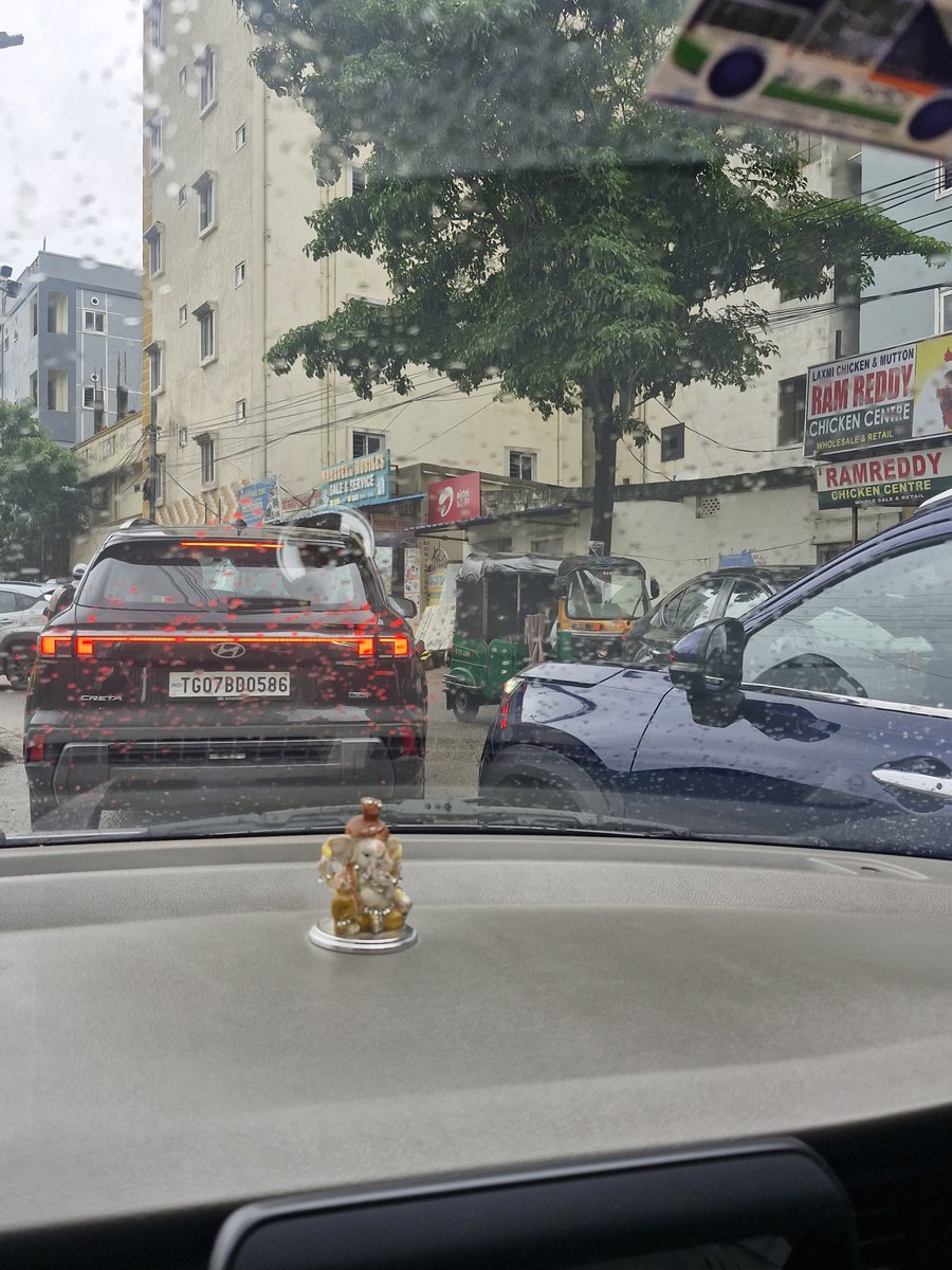 Praful_0666's tweet photo. @CMC_Offcl @CYBTRAFFIC @CMC_Offcl @CYBTRAFFIC @MC_Cyberabad @Comm_HYDRAA @GummallaSrijana tagging pictures for reference

Please make it as soon as possible
Take this an humble request https://t.co/G6LjpJM6TK