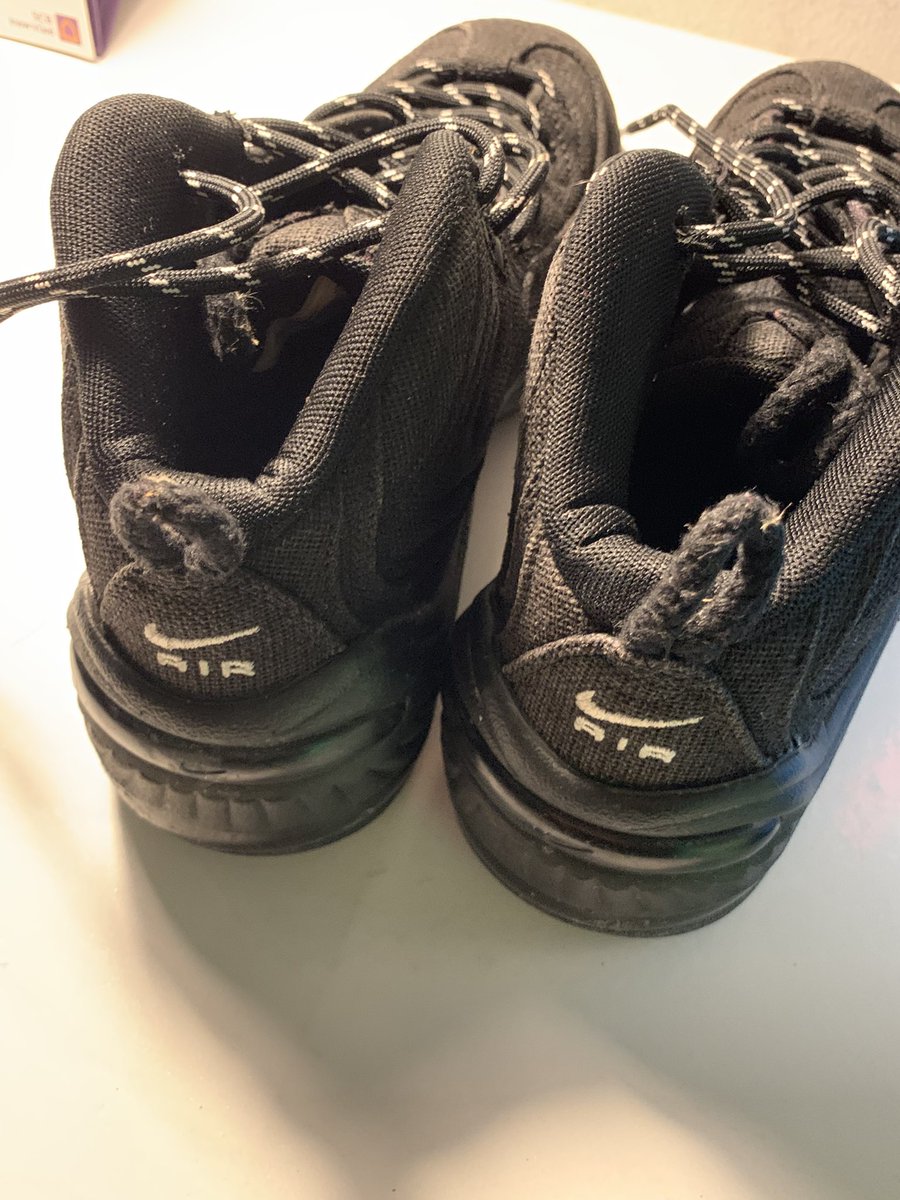 tsforselly's tweet photo. ส่งต่อ Nike air penny 2 stussy black 
ไซส์ 5.5  เท้า 23.5-24 cm ใส่สวย
ไม่มีกล่อง สภาพดีมาก ใส่ไม่ถึง5 ครั้ง มีแค่ฝุ่นเขรอะๆ เอาไปคลีนได้
ขายเท 2300 รวมส่ง
#ส่งต่อรองเท้า #ส่งต่อstussy #ส่งต่อรองเท้าผ้าใบ #ส่งต่อเสื้อผ้า #ส่งต่อกระเป๋า https://t.co/VbvziQy2EE