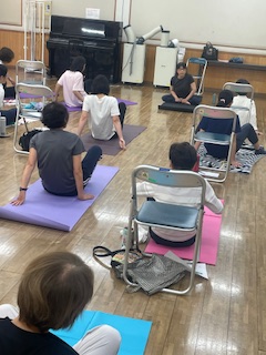 yatsucc's tweet photo. 🧘‍♀️ボディケアストレッチ講座開催しました🧘
　本日、健康づくり応援教室「ボディケアストレッチ」を開催しました。講師は岡田千津留先生です。２０名の方が参加してくださいました。約１時間半の講座でしたが、皆さん大変満足されました。２回目は１１月２５日（水）の予定です。お楽し���に😀😀 https://t.co/YdTNyXmtpi