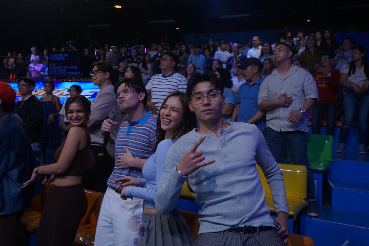 itsShowtimeNa's tweet photo. Tara! sayaw at laro na 😆

#ShowtimeActLangToh #LaroLaroPick
WATCH #ItsShowtime LIVE:   
https://t.co/Gs3IAXU5tb https://t.co/k1FGaNyGpQ