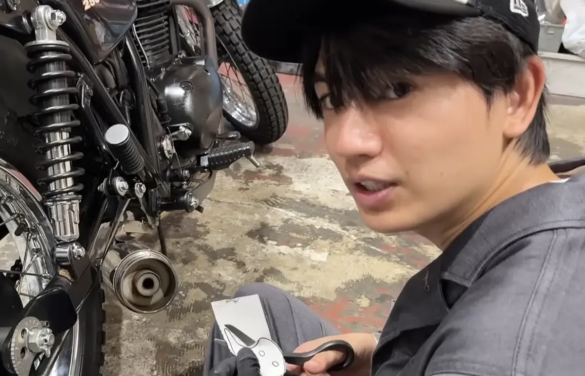 stkochiy's tweet photo. ほぼプライベート動画だからメイクしてないと思うんだけどこんな接写で肌綺麗って何事？

#優吾ガレージ https://t.co/395skmK52A