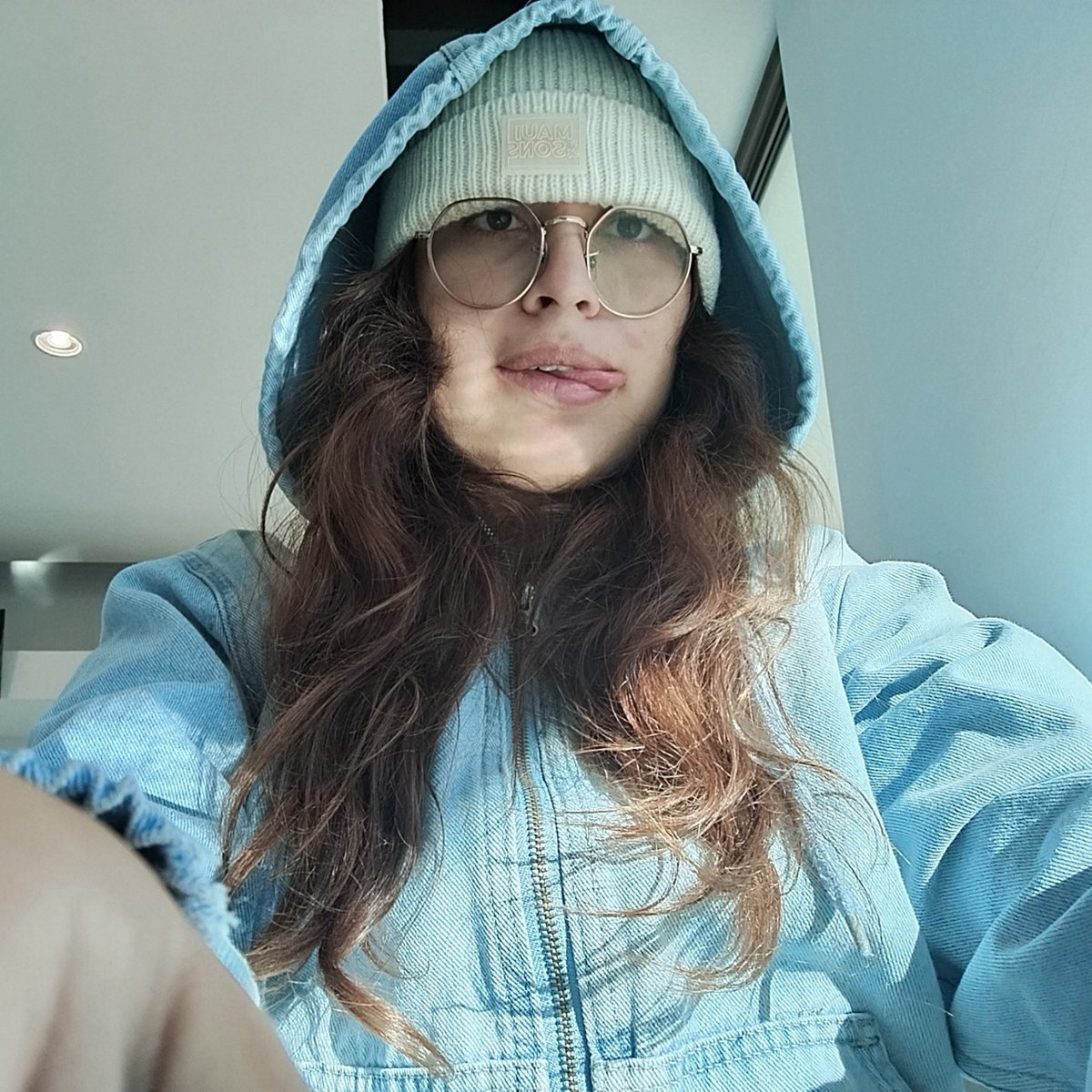 homemizz's tweet photo. post a pic of yourself &amp; your biases and let your oomfs decide who fits you best 🪽

here's a very difficult one i think 😭 https://t.co/5ytko9CHGT