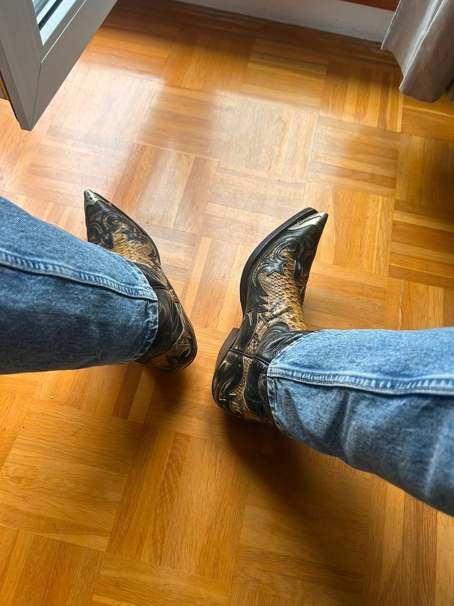 digitalpxls's tweet photo. Who wants to service a cowboy? DM me bro. #gayboots #gaycowboy https://t.co/HaqvgkY5ph