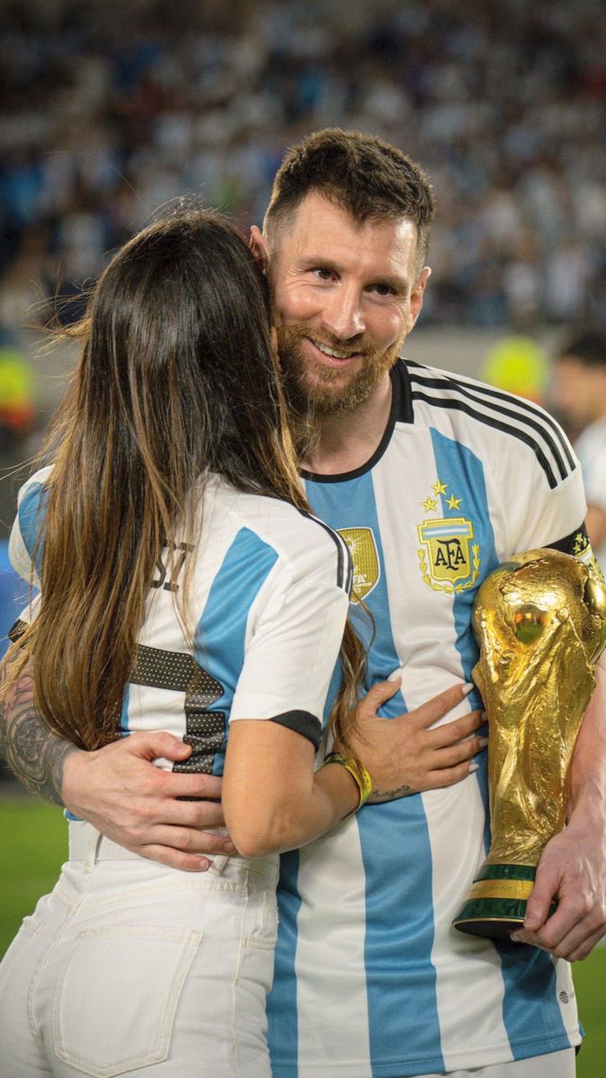 esme_essie_'s tweet photo. 🚨 Lionel Messi’s love history 🤯

2006 - 🇦🇷 Macarena Lemos
2007 - 🇦🇷 Macarena Lemos
2008 - 🇦🇷 Luciana Salazar
2009 - 🇦🇷 Luciana Salazar
2010 - 🇦🇷 Andrea Rincón
2011 - 🇦🇷 Antonela…. love https://t.co/DTpR9dX9cT