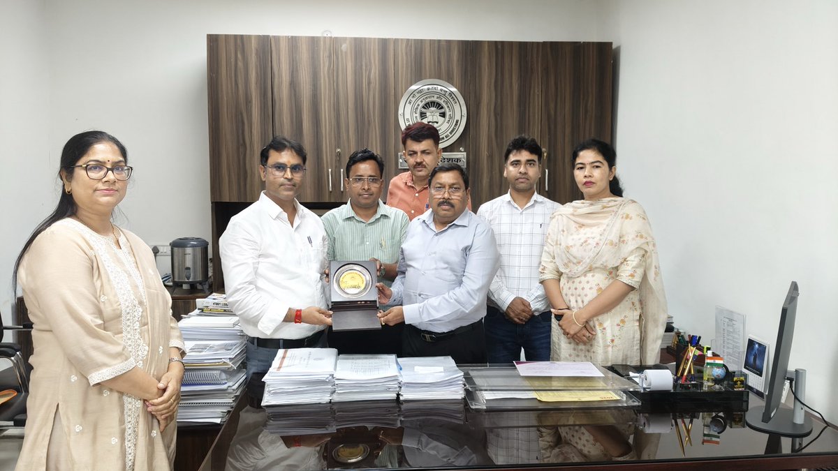 BsaShamli's tweet photo. 🏆 ऐतिहासिक उपलब्धि!
'परख राष्ट्रीय सर्वेक्षण 2024' के परिणामों में जनपद शामली ने उत्तर प्रदेश के टॉप 10 जनपदों में शानदार स्थान बनाया है।
आज DG मैडम व SCERT उच्चाधिकारियों द्वारा मिला यह सम्मान शामली की पूरी शिक्षा टीम के समर्पण की जीत है। 📚✨
@dm_shamli 
@basicshiksha_up https://t.co/pP0uifaWhq