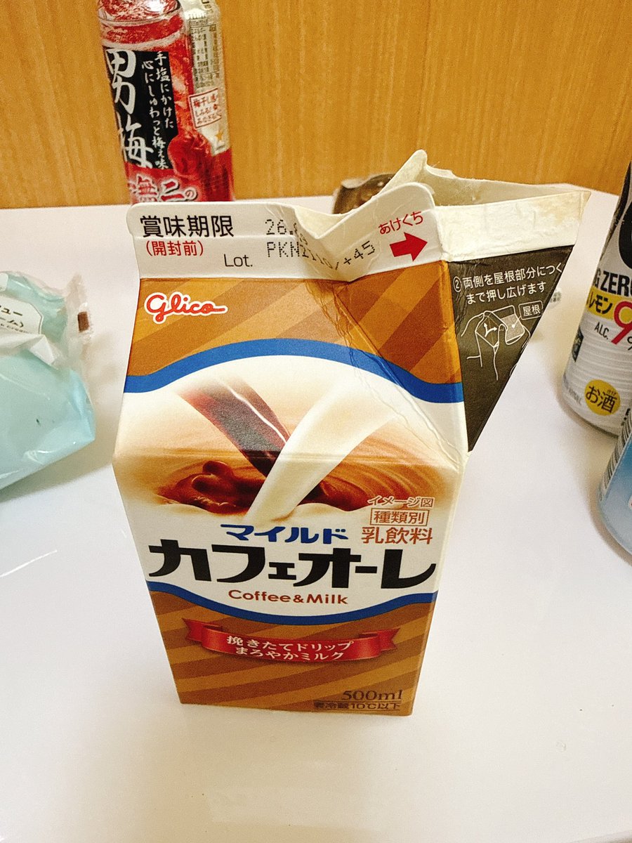 withrainade's tweet photo. 100年ぶりに飲んだ

けどファミマのミルクラテ？のほうが美味しいね https://t.co/G09IJ2tZA3