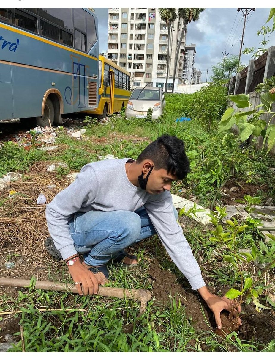 manavshah01's tweet photo. 🌱 તારક મહેતા કા ઉલ્ટા ચશ્માના 18 વર્ષ પૂર્ણ થવાના અવસરે આજે 18 નાના છોડનું રોપણ કર્યું. 🌿

મનોરંજન સાથે સમાજને સકારાત્મક સંદેશ આપતી આ અદ્ભુત યાત્રાને હાર્દિક અભિનંદન. 💚

#TMKOC #18YearsOfTMKOC #TreePlantation #GoGreen #SaveEnvironment https://t.co/YNQZ52I9mS