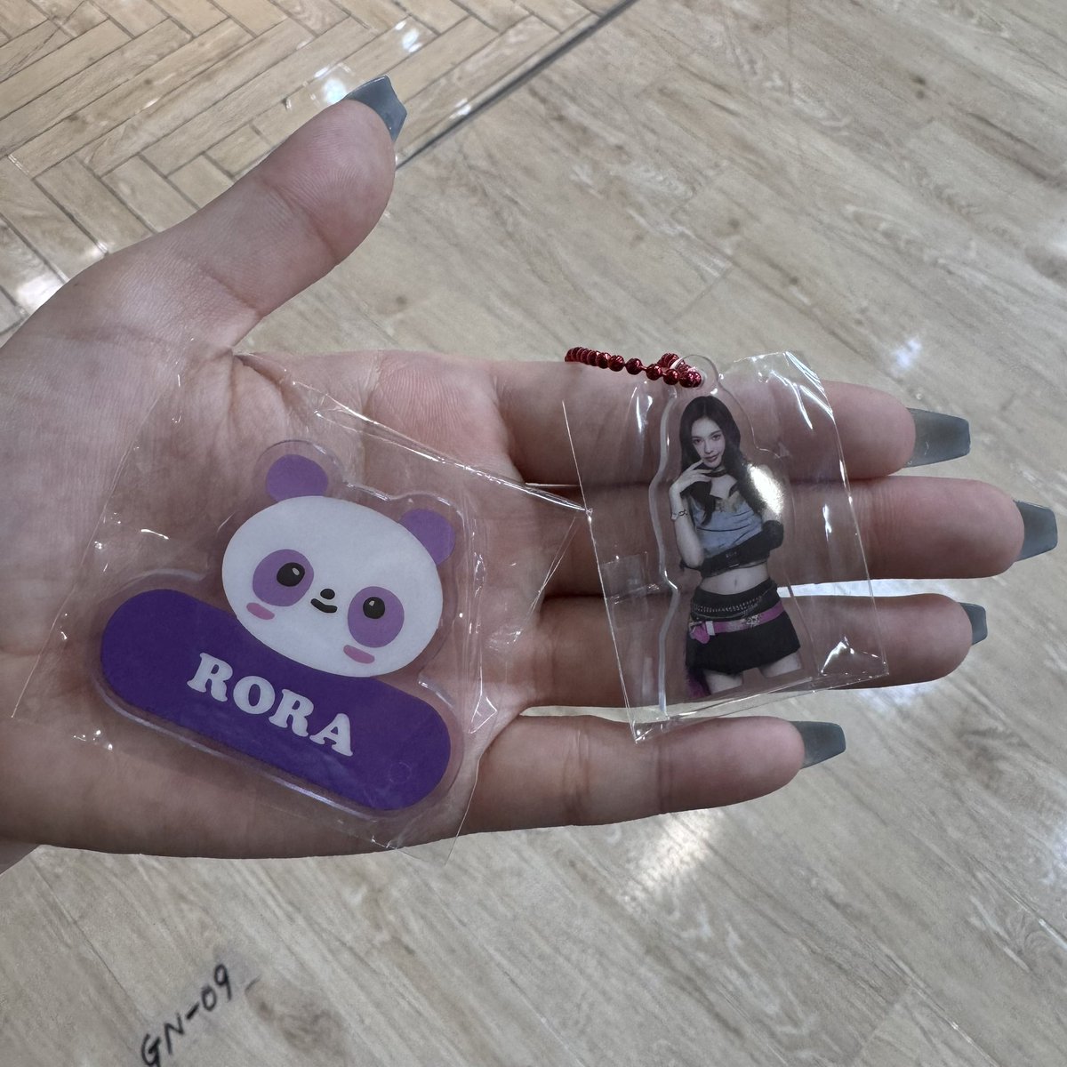 6l_sho's tweet photo. BABYMONSTER ベビモン ポップアップ トレカ 交換

【譲】ローラ チキタ

【求】アサ > パリタ

7/29福岡公演手渡し > 郵送📮

お気軽にリプ、dmお願いいたします🙇‍♀️

#BABYMONSTER #交換 https://t.co/chENjuikPd
