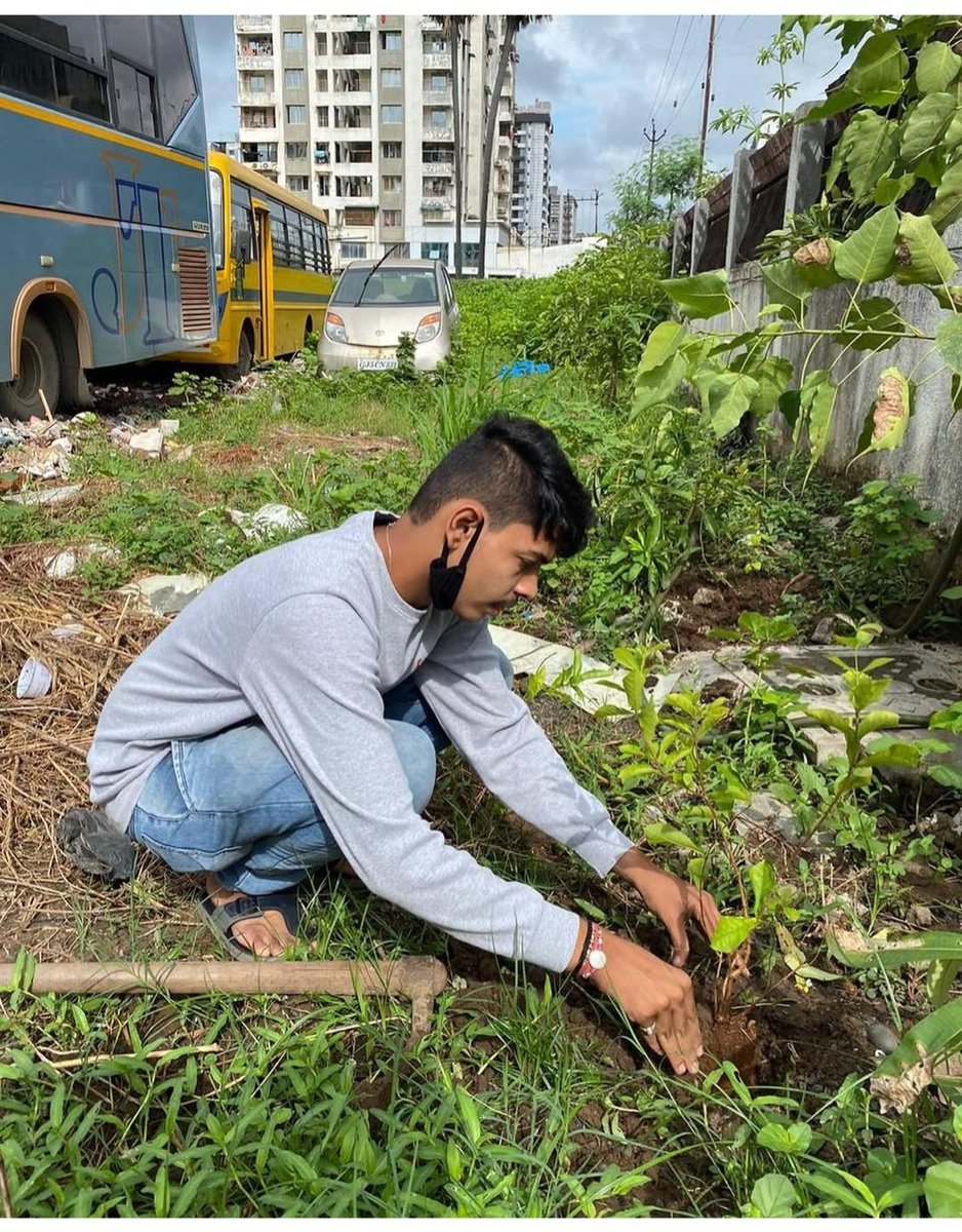 manavshah01's tweet photo. 🌱 તારક મહેતા કા ઉલ્ટા ચશ્માના 18 વર્ષ પૂર્ણ થવાના અવસરે આજે 18 નાના છોડનું રોપણ કર્યું. 🌿

મનોરંજન સાથે સમાજને સકારાત્મક સંદેશ આપતી આ અદ્ભુત યાત્રાને હાર્દિક અભિનંદન. 💚

#TMKOC #18YearsOfTMKOC #TreePlantation #GoGreen #SaveEnvironment https://t.co/YNQZ52I9mS