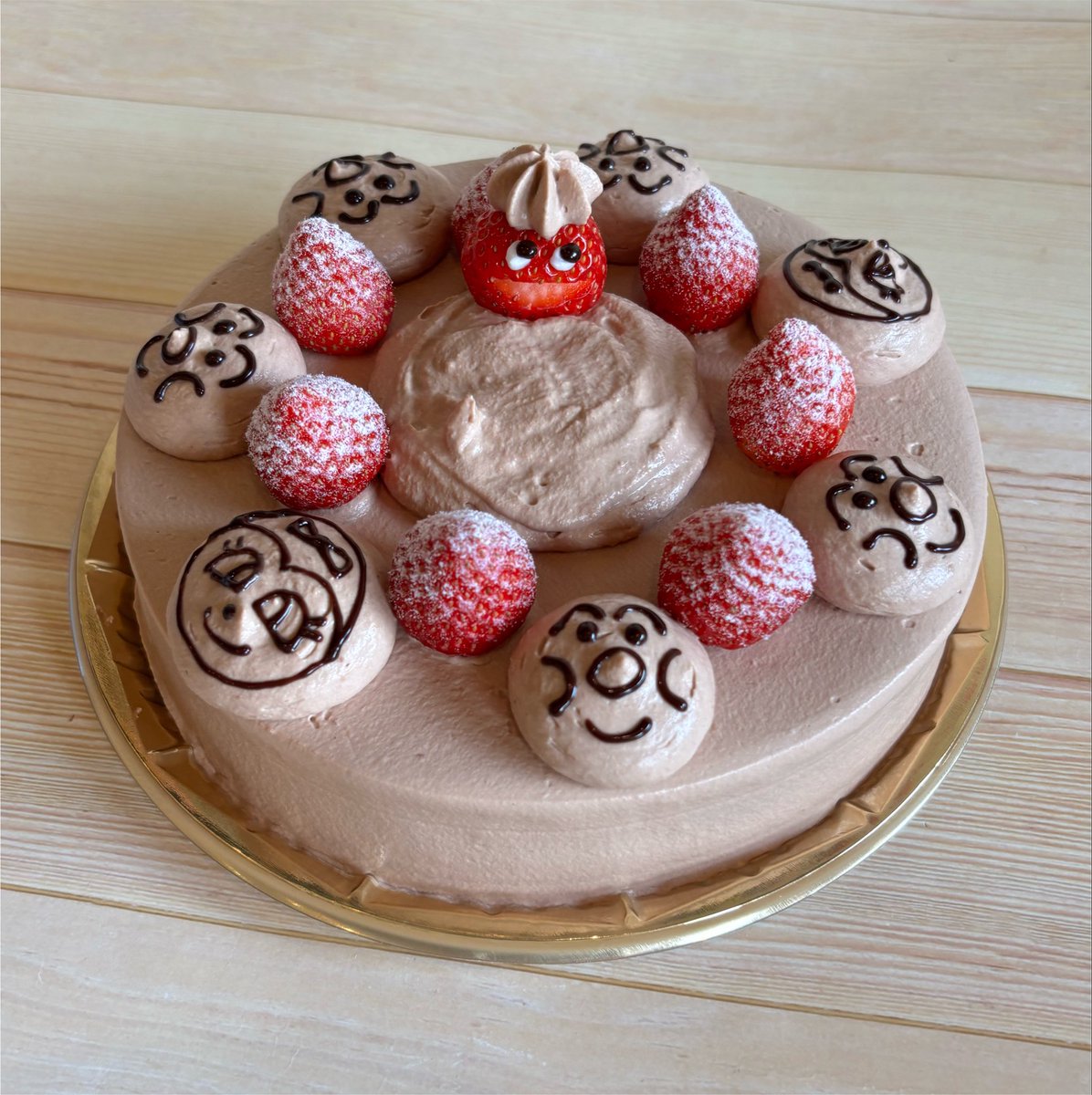 famillecake's tweet photo. こんにちは。
今週もよろしくお願いします。

本日ご予約いただいてる
お誕生日ケーキと
焼き菓子の詰め合わせです。
ご予約ありがとうございました。

ケーキも焼き菓子も
暑い日はなるべく
お早めにお待ち帰り下さい。
どうぞよろしくお願いします🙏 https://t.co/nt5CmWMs8o