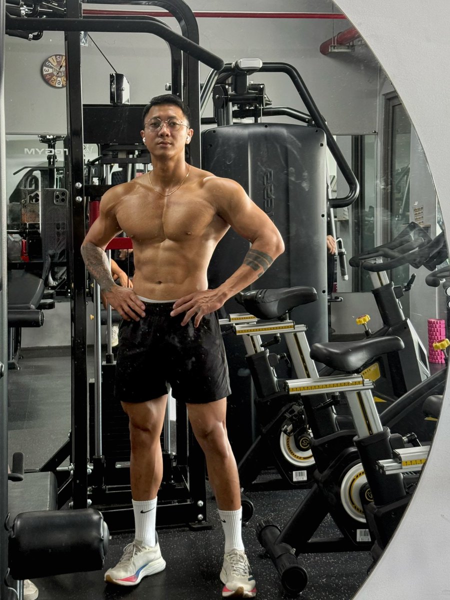 benleevn's tweet photo. So, what body fat percentage do you think that is? 😄 https://t.co/hfhvI8Moo9