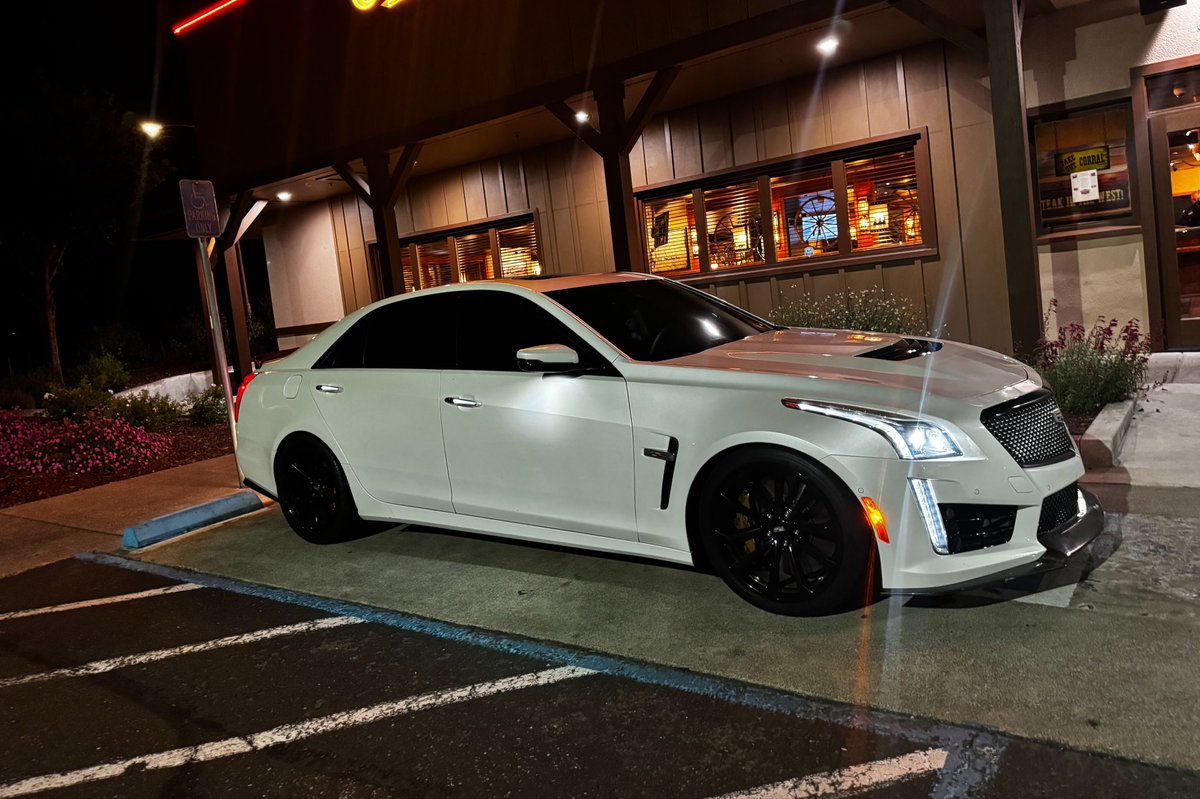 xBlueZ_'s tweet photo. Date night at a steak house. Had to take flick of the Caddi tho 😮💨 #CtsV #Supercharged https://t.co/s2MunnFMG4