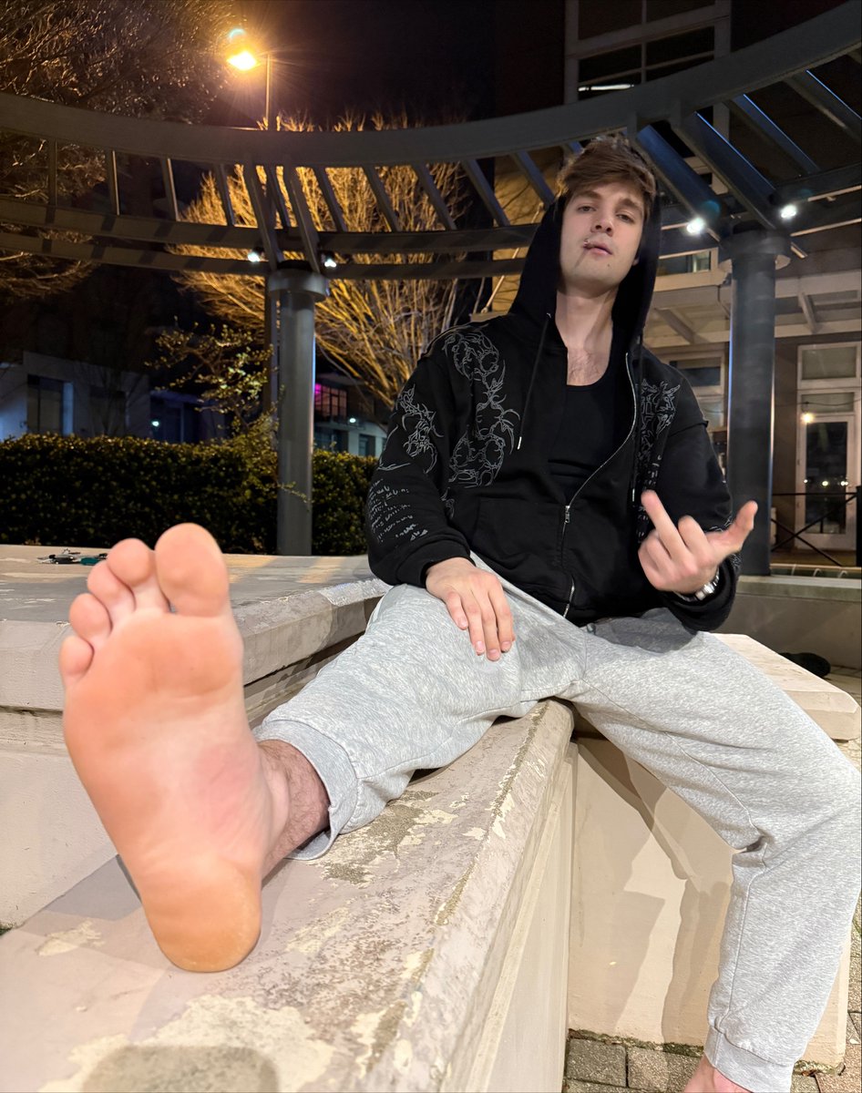 AlphajackJack's tweet photo. Nothing makes you weaker. https://t.co/b8xvWwdi6V