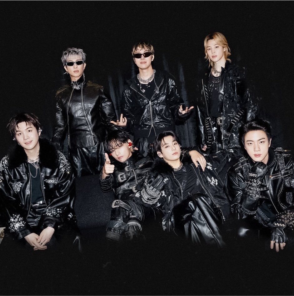 btschartsxdaily's tweet photo. [NEWS] #BTS members announced that they won’t Submit to the Grammys! 🚨

"We’ve decided not to submit our work for this year’s Grammy Awards. We hope music will be recognized and loved for what it is, rather than being divided by region or language. Thank you, as always, to ARMY and everyone who supports us." 

 #WeStandWithBTS