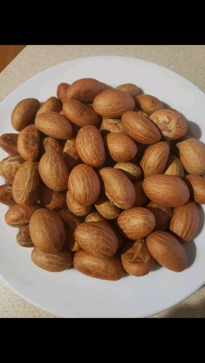 Onyekaa_Ezugwu's tweet photo. Bro to bro

Ginger🤝cloves 👉supports morning erection.

Garlic🤝garlic🤝cloves👉maintains erection

Ginger🤝bitter kola 👉delays ejaculation 

Ginger 🤝garlic 👉enhance circulation to the penis.

Pineapple🤝water melon👉builds testosterone levels 

Avocado 🥑 good for the heart. 

orange 🍊 good for the colon 

Tell a bro🔂