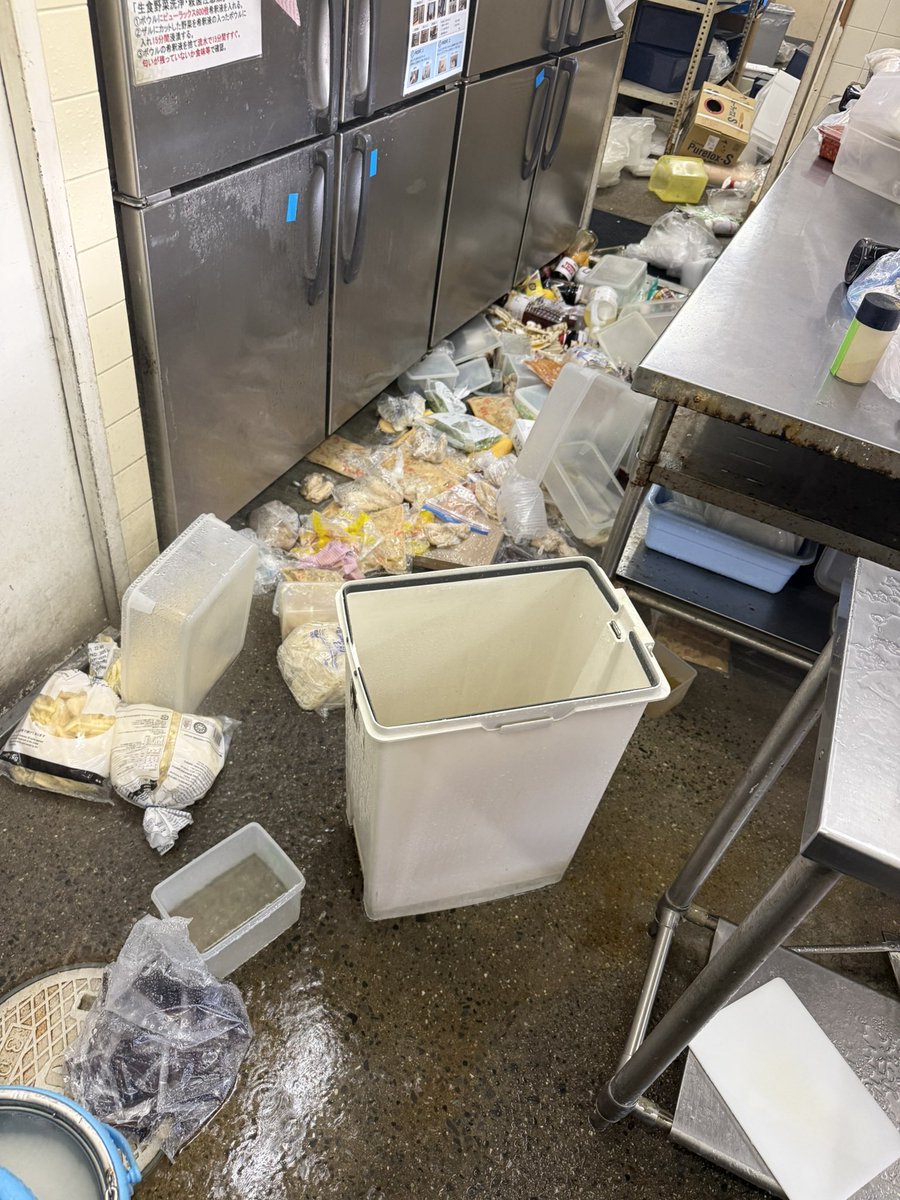 barjinkyousuke's tweet photo. @ICGtrain そうですね。
電気も水もない状況で片付けれれば元通り
ですね。

頑張ります https://t.co/Q1M5CUxeRF