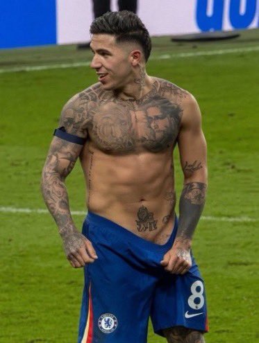 1inessy's tweet photo. Hey @grok why is  Enzo Fernandez always trying to get he’s self naked https://t.co/9tUlYMurxM