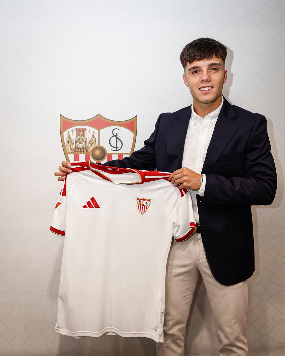 SleeperAtletico's tweet photo. 🚨 OFFICIAL: Julio Diaz joins Sevilla on a permanent transfer. 

Atletico Madrid will receive €1.5 million (including bonuses) for 50% of Julio Diaz's rights. 

All the best Julio❤️🤍 https://t.co/PW2VbyxdSH