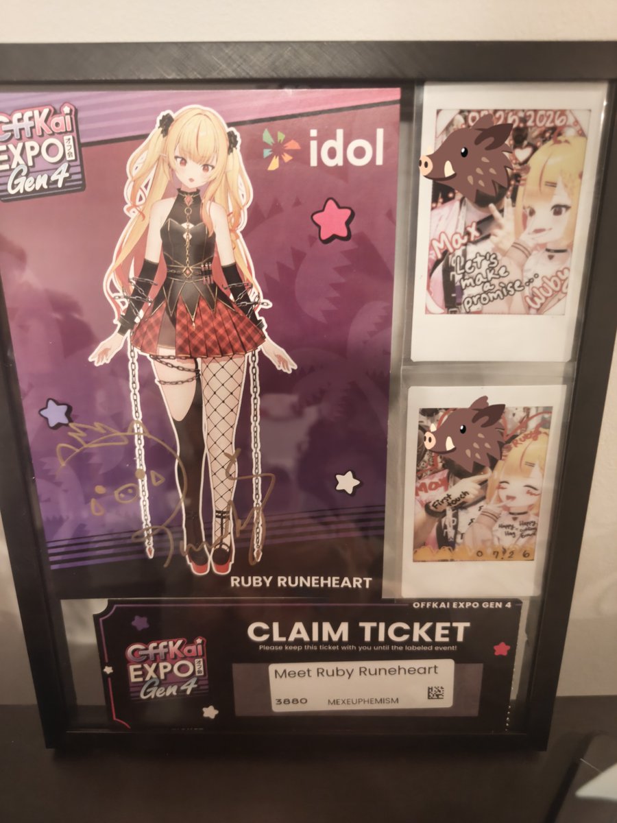 mexeuphemism's tweet photo. Now I have more to add to the frame! Ruby is always so sweet at meet and greets, and I was super happy that she recognized me.
#RubyRuneheart https://t.co/K4GzPceWGv