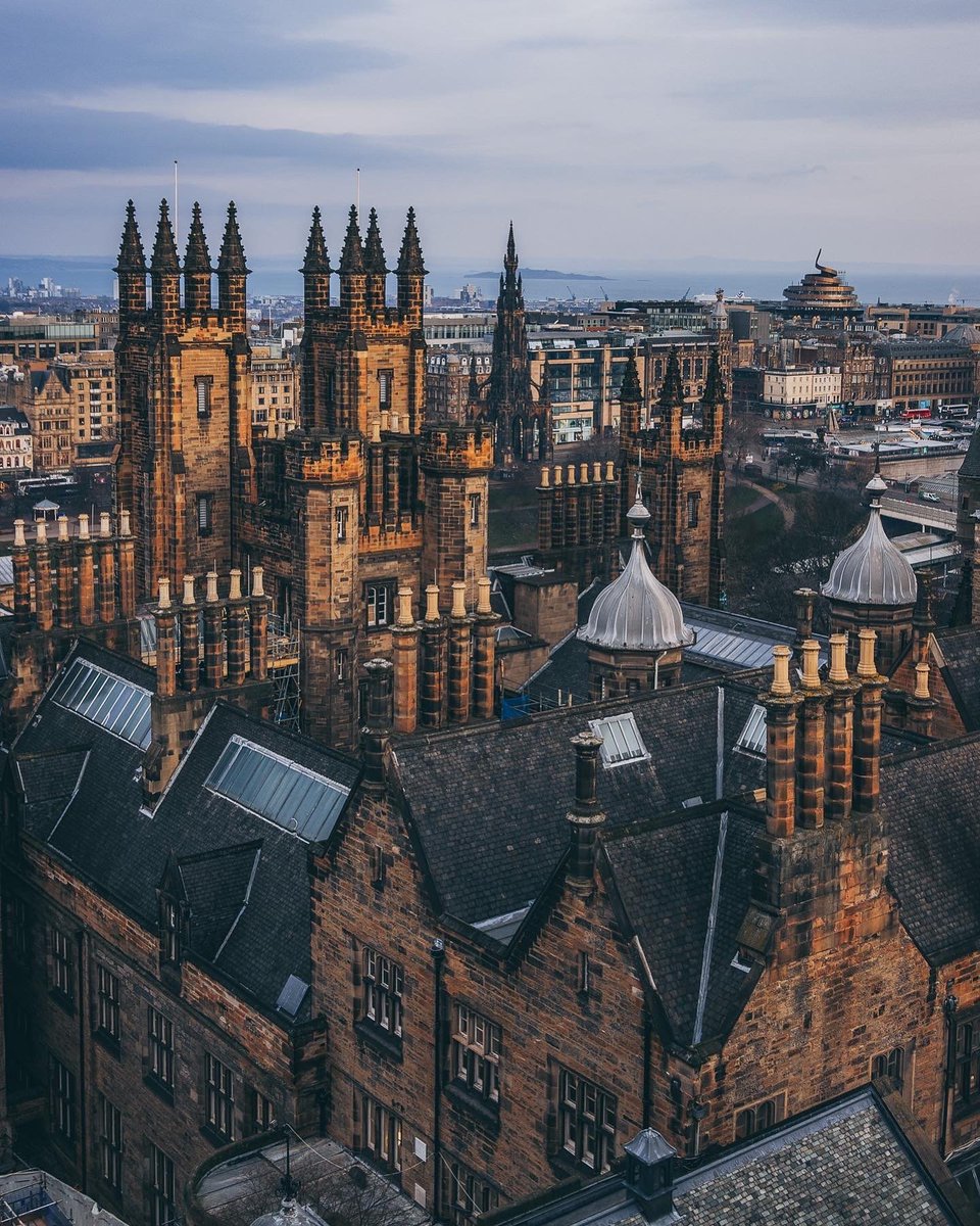 earthwhisperss's tweet photo. Cloudy Edinburgh 🏴󠁧󠁢󠁳󠁣󠁴󠁿 https://t.co/aOegQrhR6u