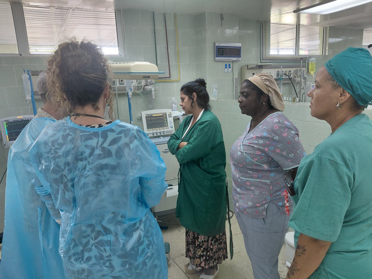 YagenPerez's tweet photo. Este es un lugar de verdaderos heroes, de esis que no descansan, de esos que no se rinden, de los que defienden la vida de sus pacientes a cualquier costo hasta poniendo en pelugro su propia vida y su seguridad. Esa es nuestra gente del Hospital Juan Manuel Marquez https://t.co/1altl4xapb