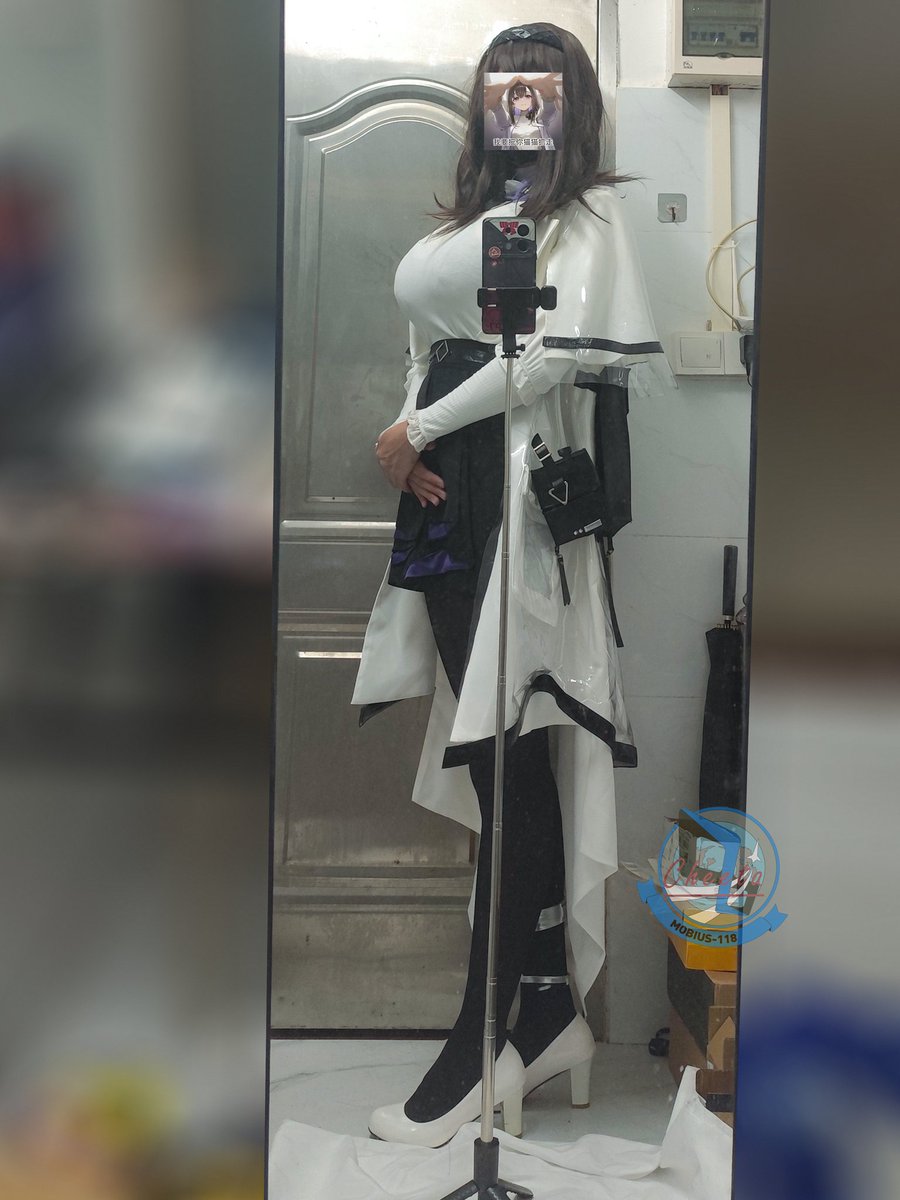 Cheeta_118's tweet photo. 横看成岭侧成峰~
在室内拍的所以叫户成峰吗？
#明日方舟 #Arknights #cosplayㅤ #Priestess #普瑞赛斯 https://t.co/GZk4zfz5xZ