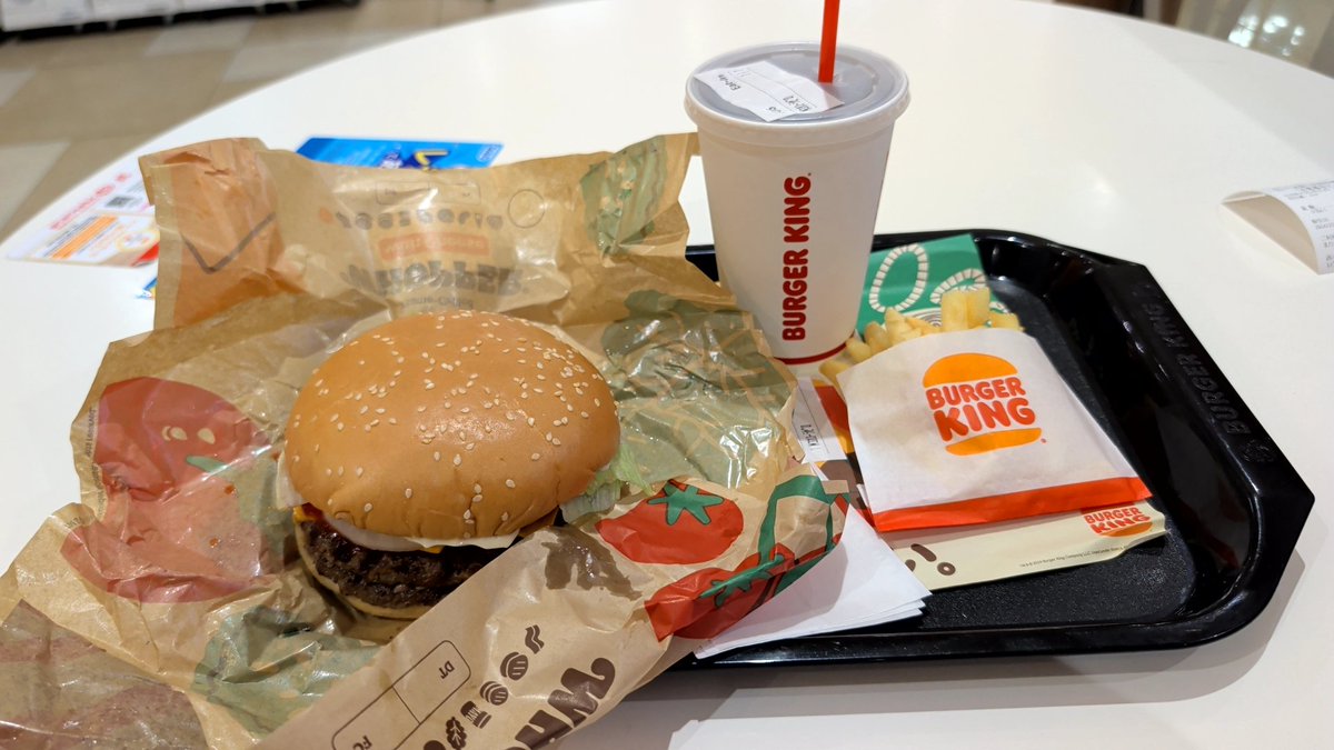 CHU_161's tweet photo. バーガーキング
ダブルワッパーチーズ¥1250

29日は肉の日らしく、普段より290円安いらしい
パティ２枚だと少し食べごたえある

なおイトーヨーカドー古淵店はレシート抽選会をやっており、バーガーキングのレシートでも抽選に参加できる模様 https://t.co/ogJdNKtK8y