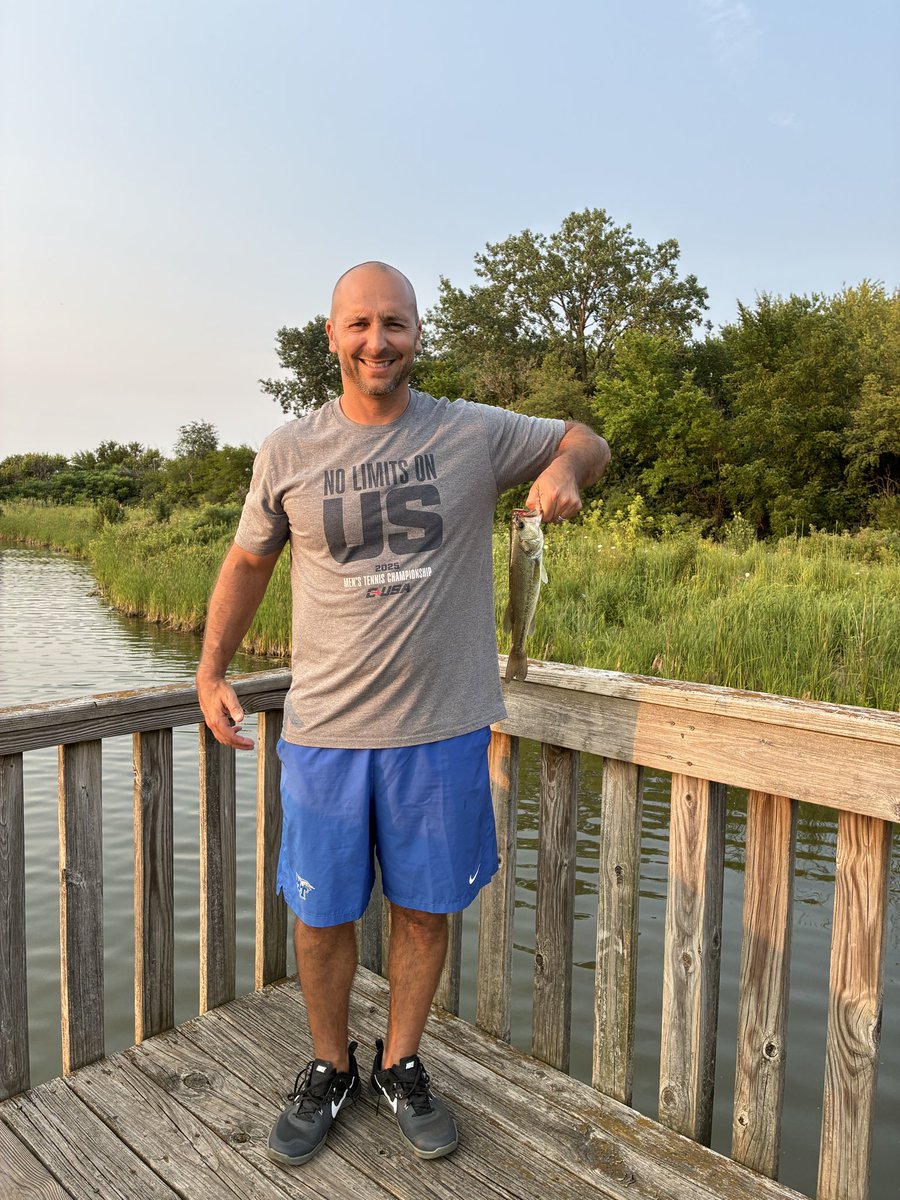 CoachJimmyB's tweet photo. Chicago 🍕 from Lou Malnati’s and fishing 🎣 #deepdishpizza #fishingwithfriends @LouMalnatis https://t.co/fqXDIFFAGU