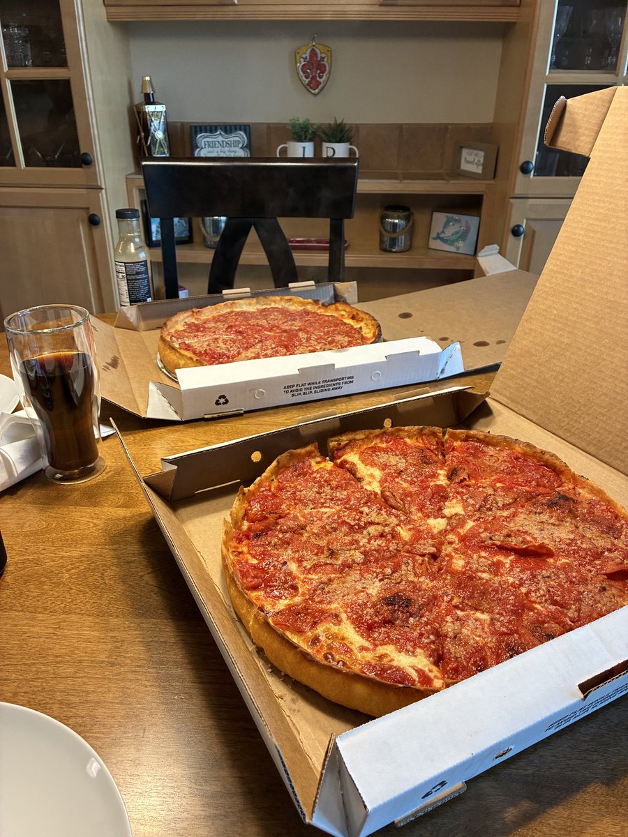 CoachJimmyB's tweet photo. Chicago 🍕 from Lou Malnati’s and fishing 🎣 #deepdishpizza #fishingwithfriends @LouMalnatis https://t.co/fqXDIFFAGU
