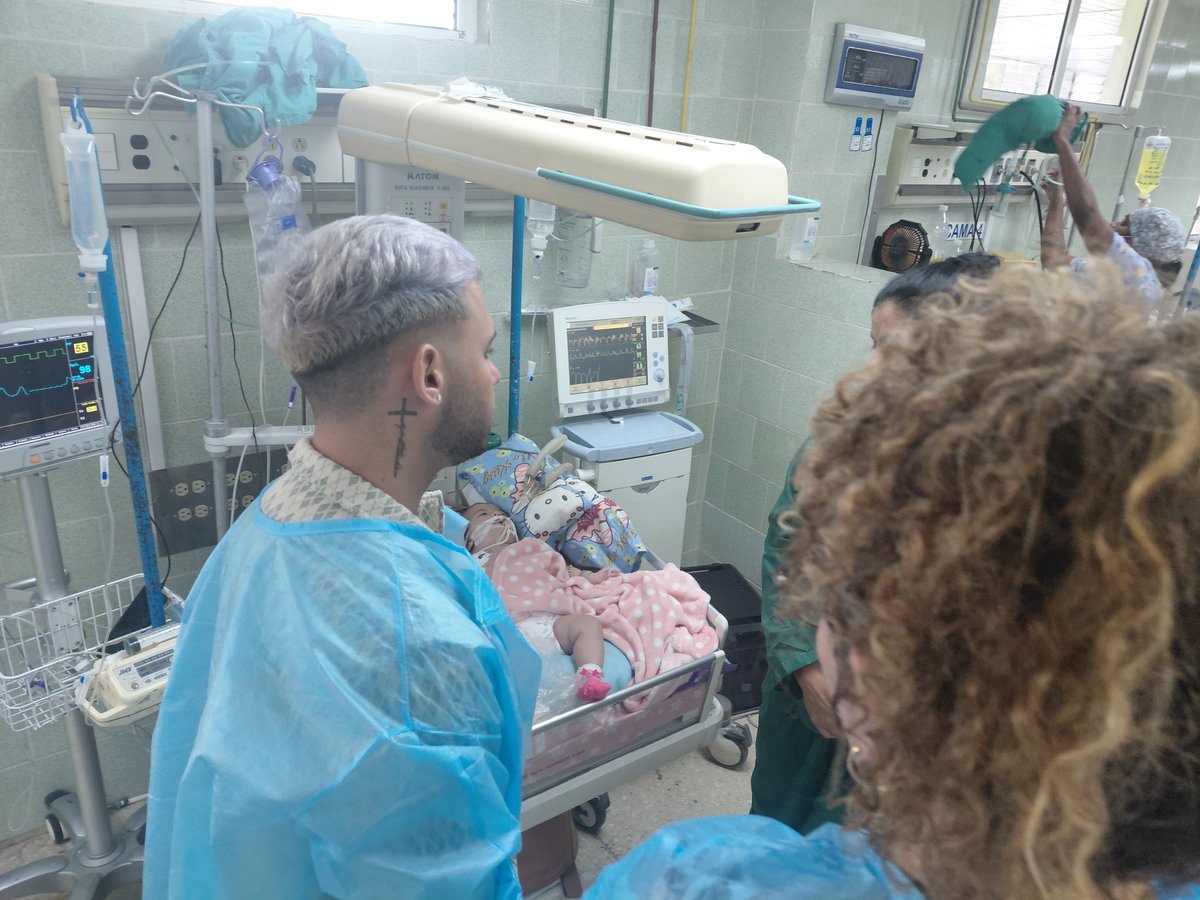 YagenPerez's tweet photo. Este es un lugar de verdaderos heroes, de esis que no descansan, de esos que no se rinden, de los que defienden la vida de sus pacientes a cualquier costo hasta poniendo en pelugro su propia vida y su seguridad. Esa es nuestra gente del Hospital Juan Manuel Marquez https://t.co/1altl4xapb
