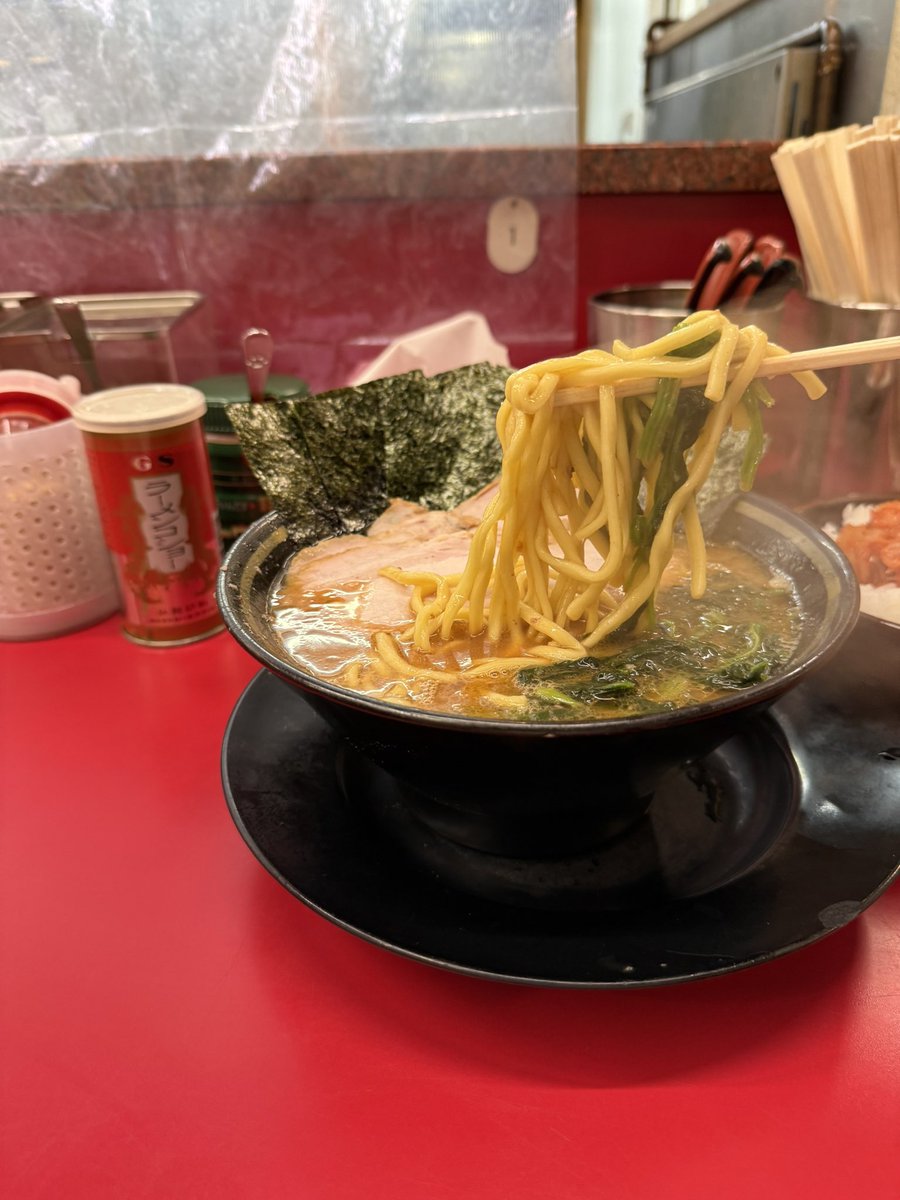 zemiosander's tweet photo. おはようございます。ちょっと一息。先日秋葉原で食べたiekei tokyoさんのチャーシューメン海苔トッピングキムチまぶしご飯載せときます。雨でも1時間くらい並んだけどその甲斐ありました。皆さんの1日が良い日でありますように。✳︎チートデイ終了。 https://t.co/AiIzDVHtvG