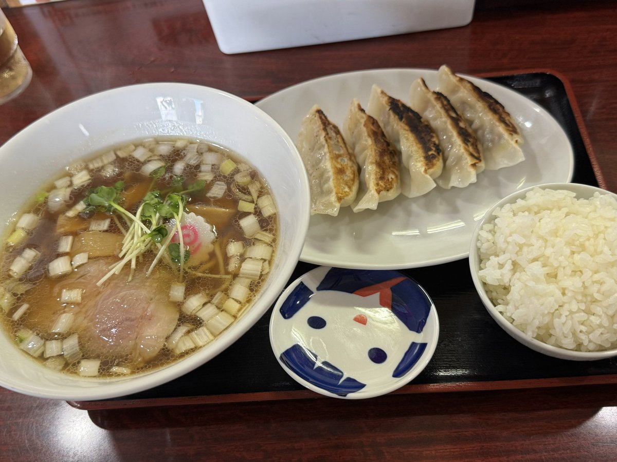 seiten_master's tweet photo. おはようございます😊

昼の部、夜の部オープン致します
平日ランチセット

ちゃん系醤油チャーシューメン
めし一杯無料🍚
ワンタントッピング有ります✨

冷し担々麺、麺1.5玉

大洗産ハマグリ塩ラーメン

手作りニンニク餃子🥟
その他レギュラー有り

皆様のご来店お待ちしています🙇

#麺処本日晴天 https://t.co/m0X9yns5OP