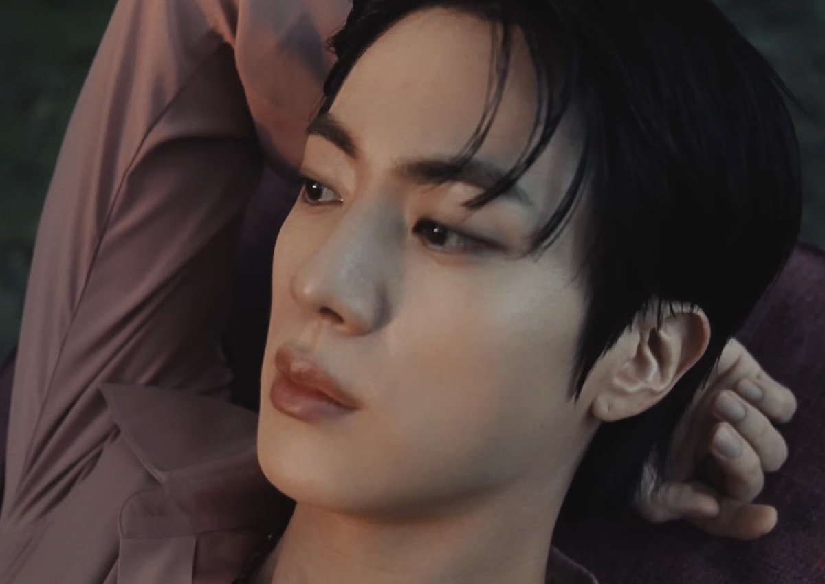 byoinge's tweet photo. 이렇게 보니까 선이 다르다 걍... https://t.co/7j1bzFLooh