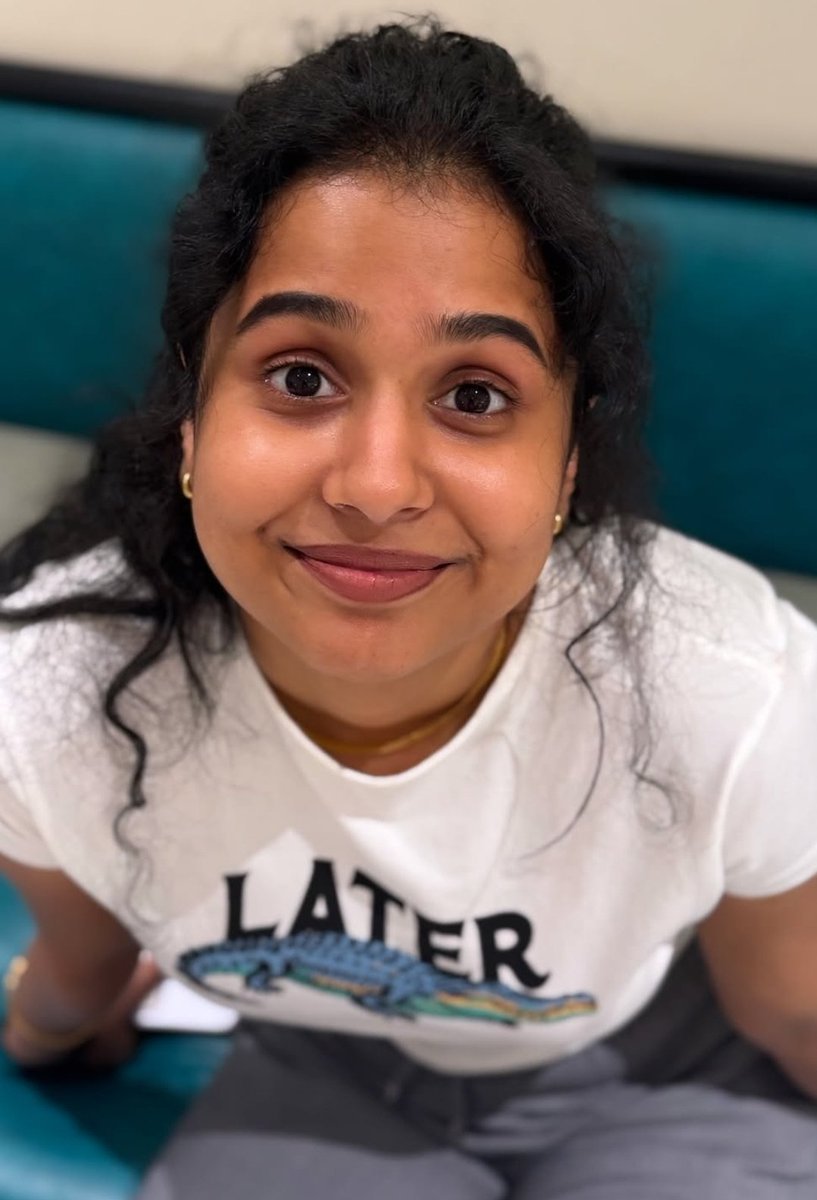 Leelasri1200's tweet photo. En gf ku avaloda bestie propose pannirukan. Romba naal ku aprm enkita ava atha sollita. Avan kooda pesalama nu keta nanum pesiko nu soliten. 

Kalyanathuku aprm avan kooda outing pona enna pannuva nu keta. Enga venalum po ana condom use pannu nu sonnen.. athukku vekka padura😅 https://t.co/HesHybC4lY