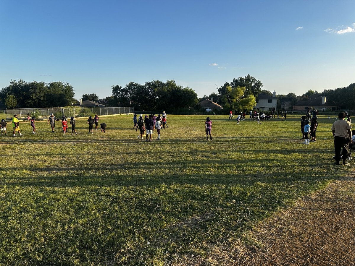 Coach_Hill2's tweet photo. Simply amazed at the turnout for our Youth Leagues here in the Ville!!  Love watching our Future Wolves get better from 5u up to 12u #nWo 🐺🔴⚫️ https://t.co/TWNRAkTLLh
