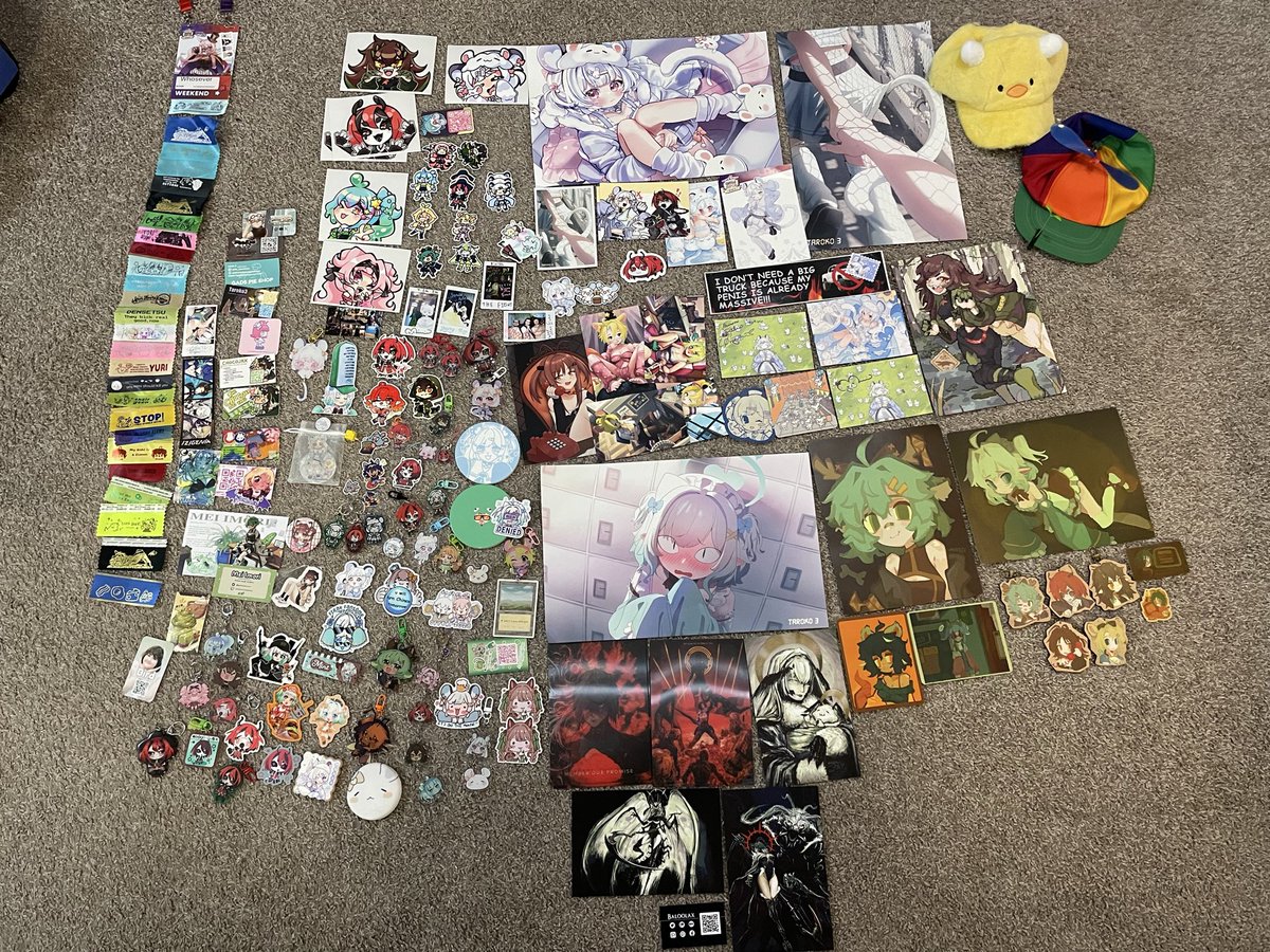 Whoseverbasher0's tweet photo. Offkai merch/freebies haul! I thought I got less this year….
(Close up in the replies) https://t.co/NlAcrPGROP