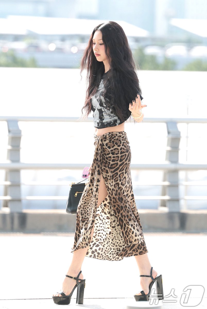 chaey29em's tweet photo. スタイルもファッションもヘアも全部が好きすぎる https://t.co/veOomDgErO