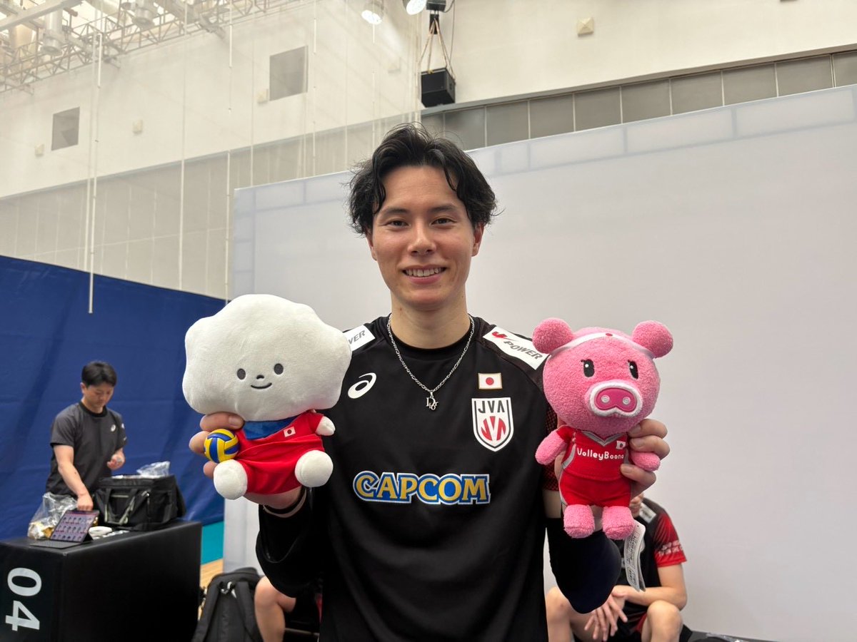 TBSvolleyboo's tweet photo. ／
今夜はいよいよ
負けたら終わりの準々決勝🔥
＼

男子日本代表🇯🇵
#バレーボールネーションズリーグ
2大会ぶりのメダル獲得へ🎖️

準々決勝の相手は中国🇨🇳

前日練習では、
中国のフローターサーブを想定し
サーブレシーブを徹底🔥

選手同士が積極的に声を掛け合い
終始非常に良い雰囲気の中で汗を流していました✨

さらに練習後には、選手の皆さんを📸
明日の大一番へ向け
選手たちの表情からも意気込み十分です🔥

準々決勝はいよいよ今夜✊
男子日本代表への熱い応援を
よろしくお願いします📣🇯🇵

【男子 準々決勝】
🇯🇵日本🆚中国🇨🇳
⏰今夜8時10分〜 TBS系列

🎙️【解説】 #山村宏太 さん
🎙️【実況】 #南波雅俊 アナ
🎙️【スタジオ】 #福澤達哉 さん
#御手洗菜々 アナ