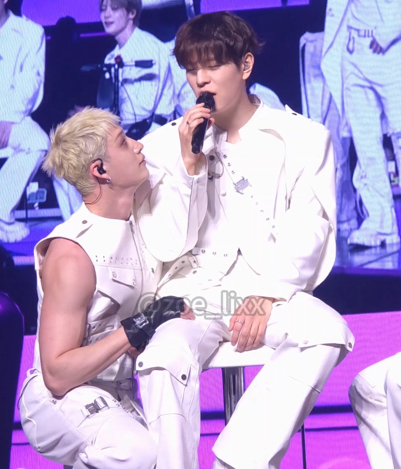 chansbobaeyes's tweet photo. this genre of seungchan where chan bends down to look up at seungmin fondly while he sings/talks https://t.co/lV3Wssc9wf