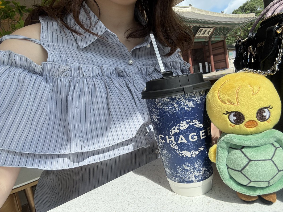 skz__non's tweet photo. 店内ガラガラだったから涼んでた
今日現地います🌻 https://t.co/YyEwPXxQhh