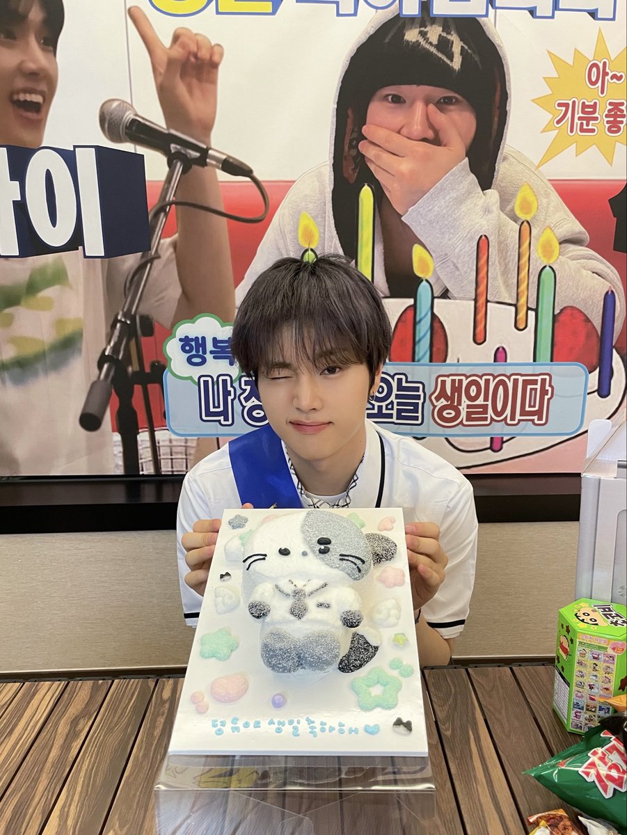 kimjunqsu's tweet photo. another birthday, another precious memory to keep. the cake was almost too cute to eat and heartfelt thanks for preparing such a wonderful surprise. https://t.co/xaBvdmfuxB