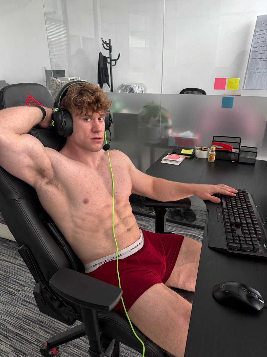 GamerNextDoorx's tweet photo. Stay hungry. https://t.co/Q5oXXcZNHm