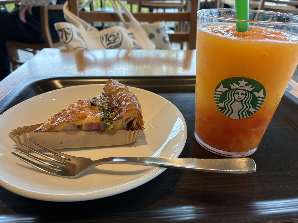 jamjamnightvsix's tweet photo. フルーツ系のフラペチーノにはホイップ入れない派(バック(グ)匂わせ映像) https://t.co/ohnpwezlhj