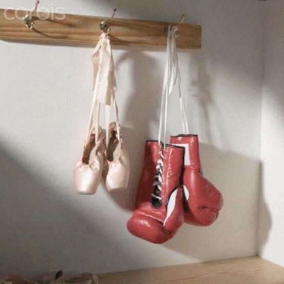 gastinamor's tweet photo. #gastina au 🩰 x 🥊 
Onde Nina Simonetti, uma bailarina renomada, decide alugar um espaço para realizar seu sonho de ensinar balé, ela só não esperava que o proprietário do prédio fosse o famoso lutador de boxe, e seu ex-namorado, Gastón Perida. https://t.co/ZWEOFuKB1n