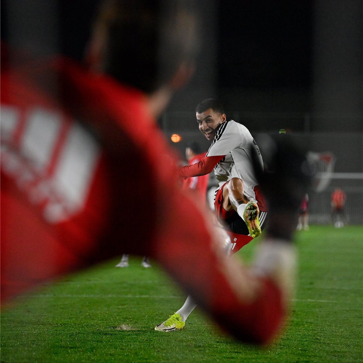 RiverPlate's tweet photo. Mañana 🆚 Gimnasia LP 💪⚽️

#VamosRiver 🤍❤️🤍 https://t.co/Zb7i1OJUqG