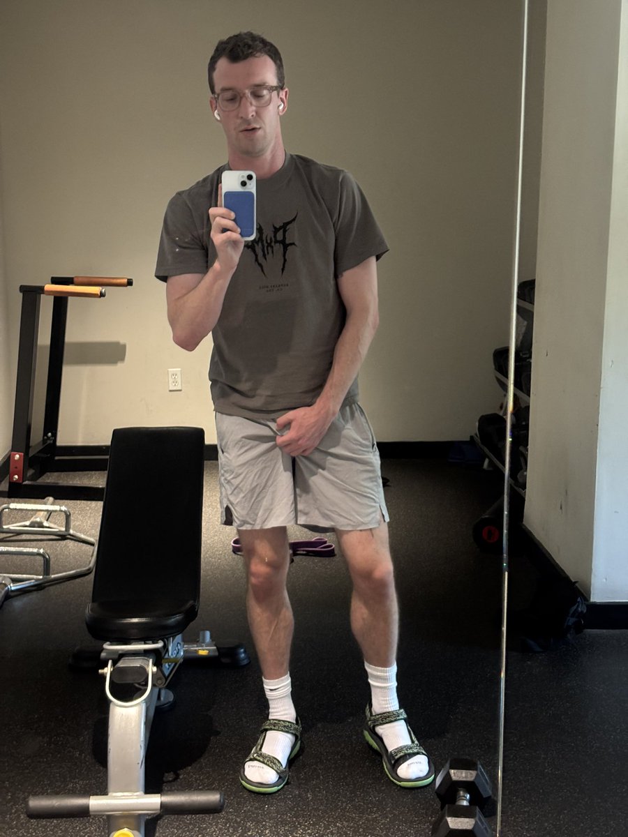 JvMarxx's tweet photo. ⬇️ his balls stink https://t.co/c3hdRXY9BI
