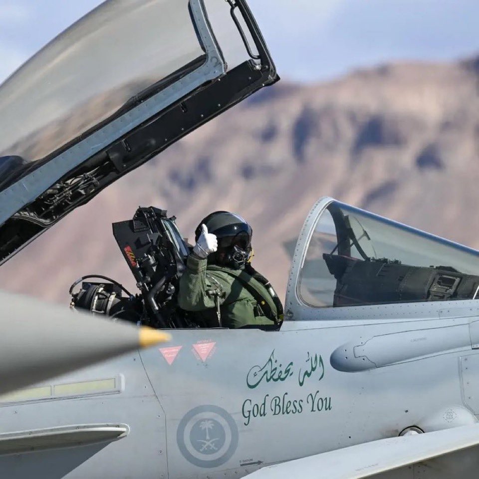 M_mug7's tweet photo. منقية ابن سعود جتكم طوابير 
تفرجو بالزين يأهل المزاين
ذود الوطن ماهي بذود المغاتير 
ذودٍ علفها راس مجرم وخاين

🇸🇦🇸🇦🇸🇦🇸🇦🇸🇦🇸🇦 https://t.co/akahVQ4VAS