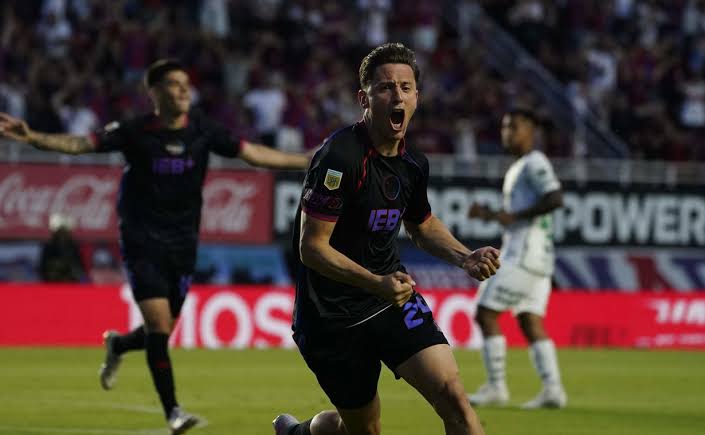 espaci0rojo's tweet photo. 🚨 Gustavo Quinteros no está convencido de incorporar a Nicolás Tripichio.

❌ Por ese motivo, hasta el momento no hubo comunicaciones entre la dirigencia de Independiente y San Lorenzo para avanzar por el futbolista.

Vía: @DeLaCunaAlInf https://t.co/3Pzb7Nim4C