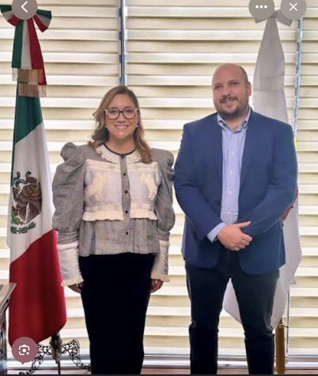 DonNeto78's tweet photo. @jorgegogdl @Neto_Prieto Yo tengo a otro enamorado de una venezolana que también le compra todo y la manda de viaje Katy deulofeot y Hernando Peniche https://t.co/sq8rGi3nHw